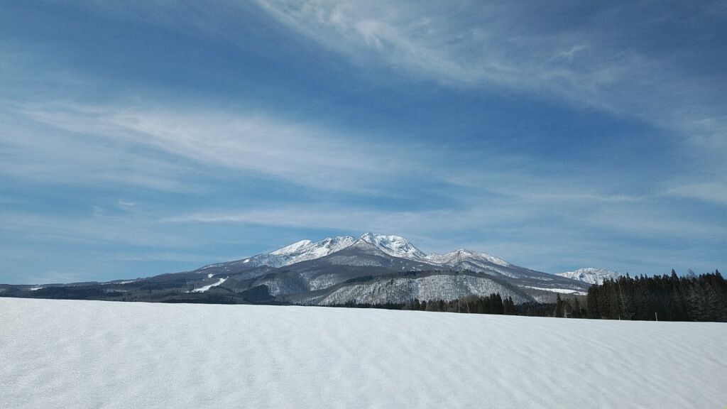 4月の妙高山